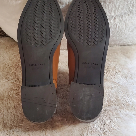 Chic Cole Haan  Leather Tan Ankle Boots with Buckle Detail. 8 1/2 B - Picture 10 of 12